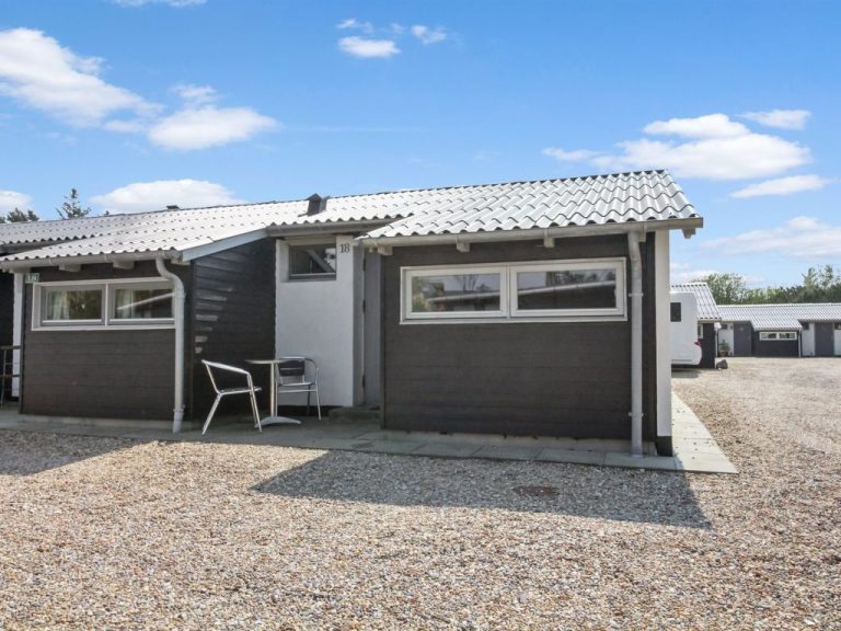 "Genadij" - 1km from the sea | Boeken bij Flickmyhouse