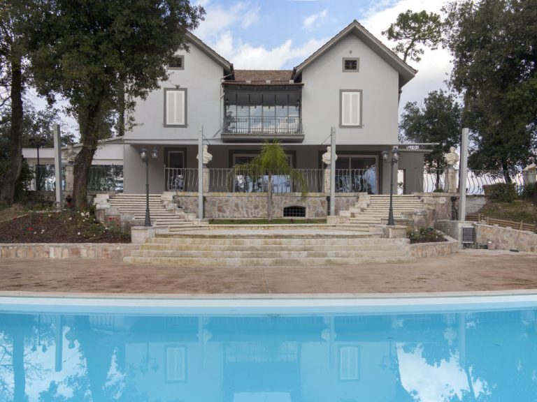 Villa Ortensia D'Avalos | Boeken bij Flickmyhouse