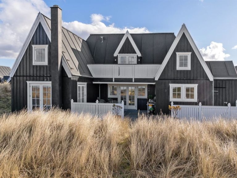 "Laura" - 1km from the sea | Boeken bij Flickmyhouse