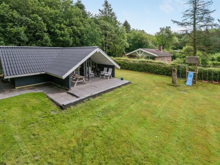 "Leonard" - 28km from the sea | Boeken bij Flickmyhouse