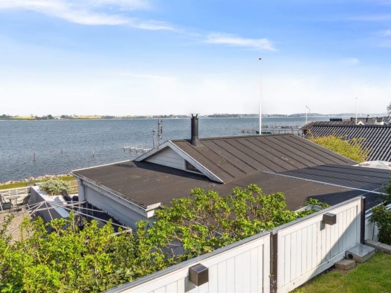 "Tameka" - 10m to the inlet | Boeken bij Flickmyhouse