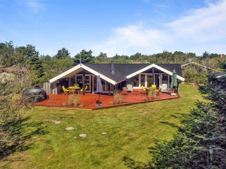 "Alban" - 700m from the sea | Boeken bij Flickmyhouse