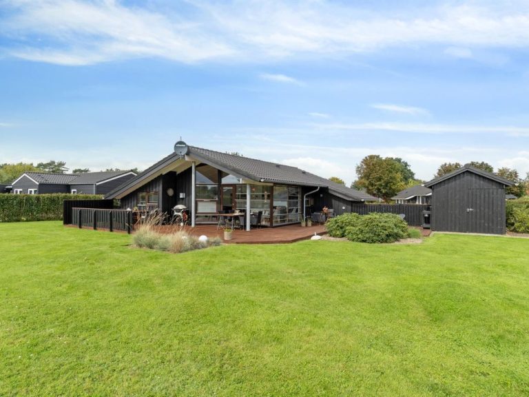 "Evald" - 400m from the sea | Boeken bij Flickmyhouse