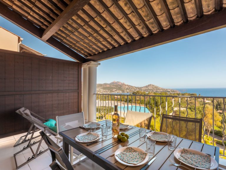 Le Hameau | Boeken bij Flickmyhouse