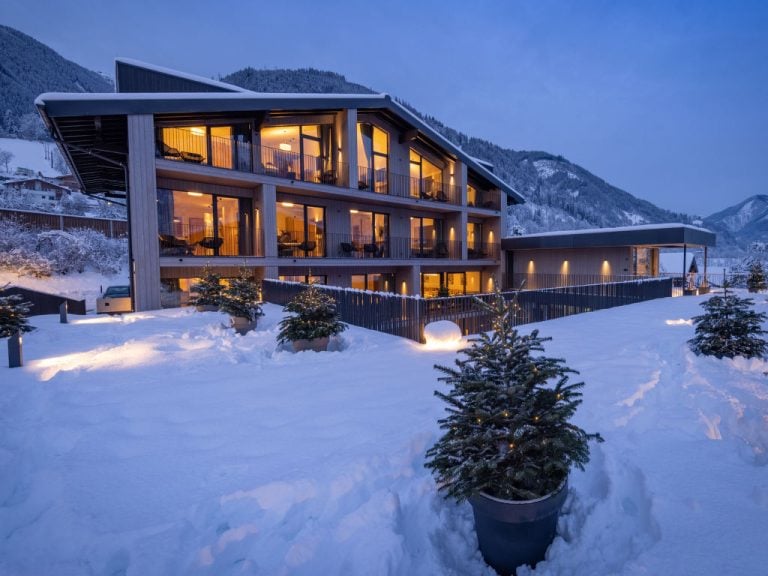 Emma Deluxe Aparthotel | Boeken bij Flickmyhouse