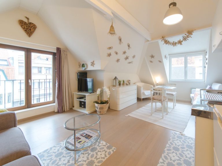 Beach House with lateral seaview | Boeken bij Flickmyhouse