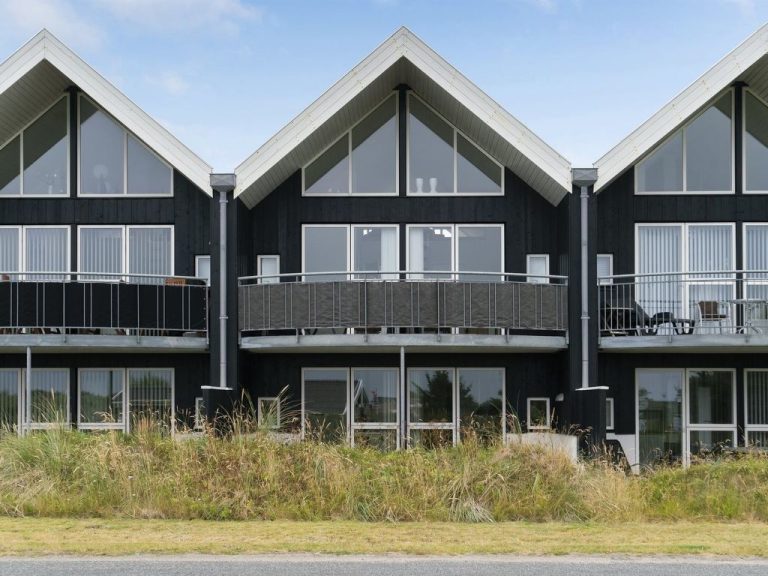 "Oliver" - 600m from the sea | Boeken bij Flickmyhouse