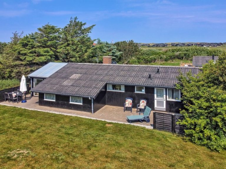 "Arben" - 900m from the sea | Boeken bij Flickmyhouse