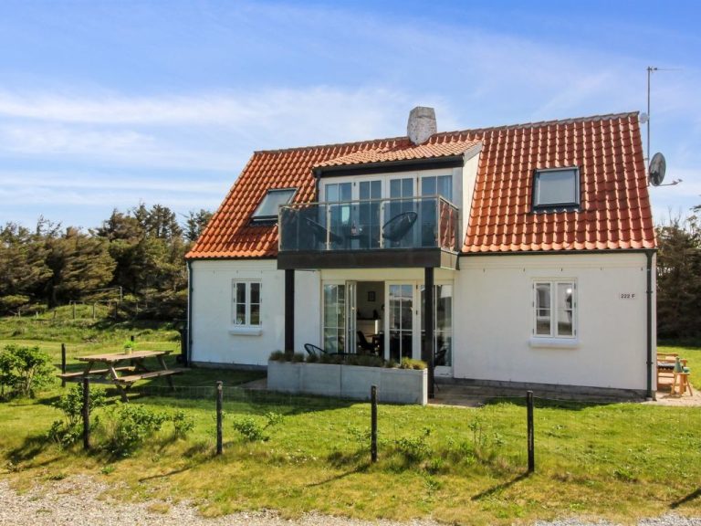 "Sira" - 250m from the sea | Boeken bij Flickmyhouse