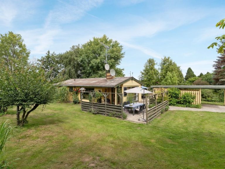 "Elif" - 400m from the sea | Boeken bij Flickmyhouse