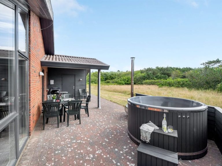 "Mert" - 1.2km from the sea | Boeken bij Flickmyhouse