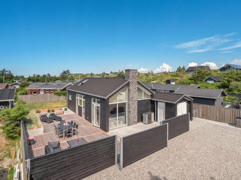 "Erk" - 700m from the sea | Boeken bij Flickmyhouse