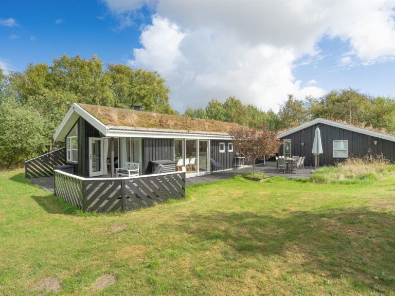 "Hagbard" - 2.6km from the sea | Boeken bij Flickmyhouse