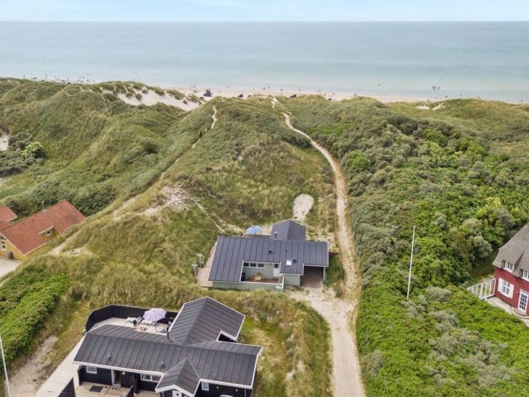 "Erwith" - 50m from the sea | Boeken bij Flickmyhouse