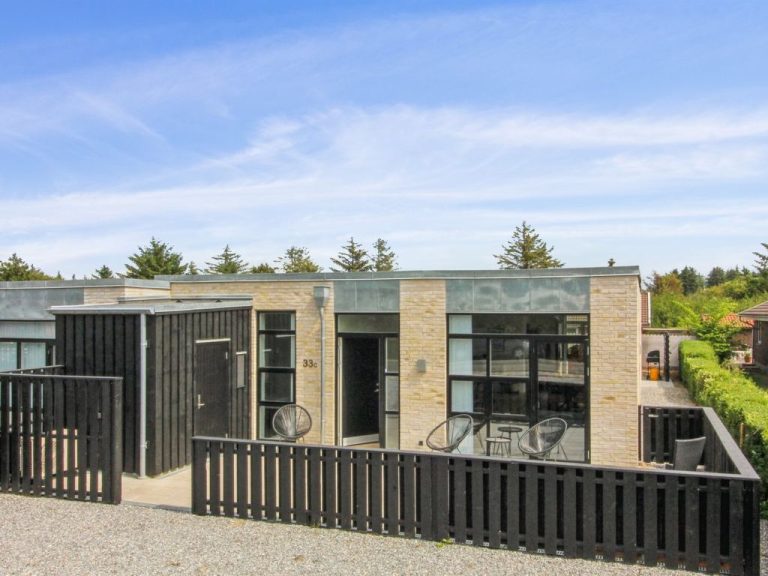 "Laulu" - 2km from the sea | Boeken bij Flickmyhouse