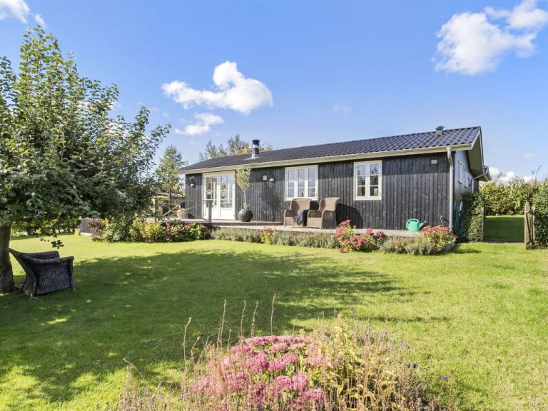 "Sinika" - 400m from the sea | Boeken bij Flickmyhouse