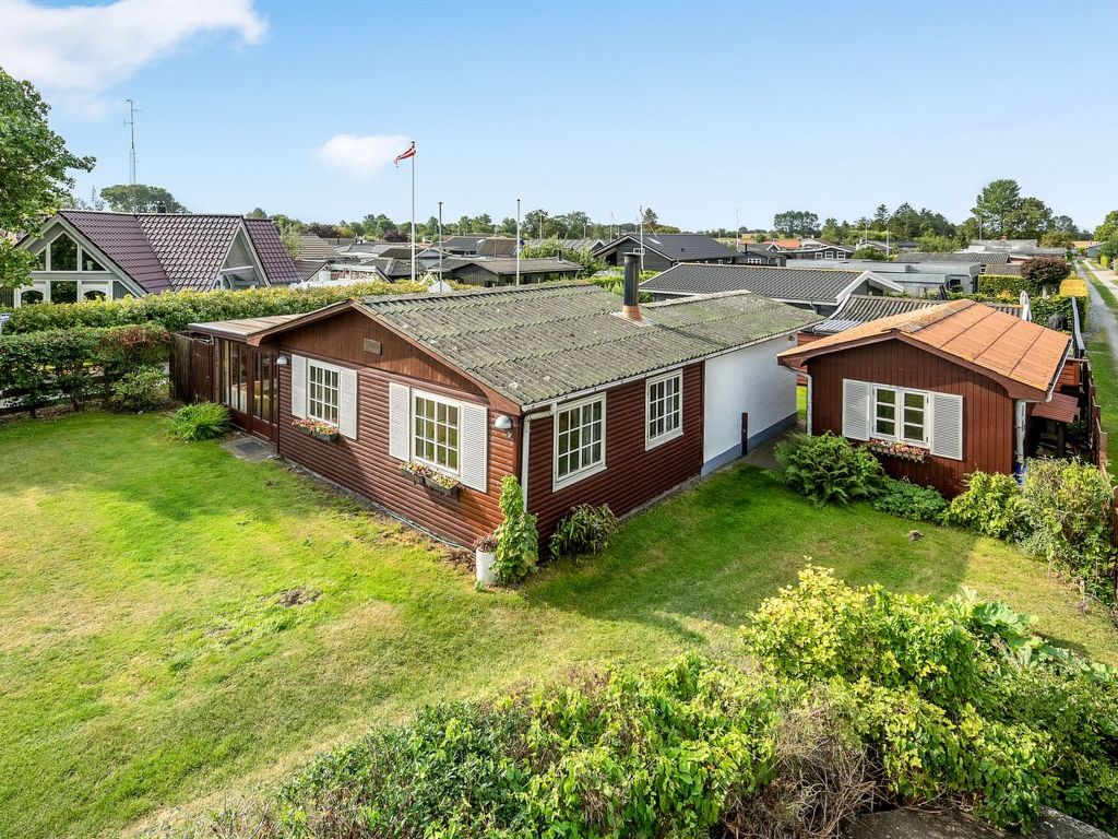 "Neea" - 40m from the sea | Boeken bij Flickmyhouse