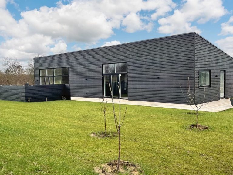 "Aatami" - 500m from the sea | Boeken bij Flickmyhouse