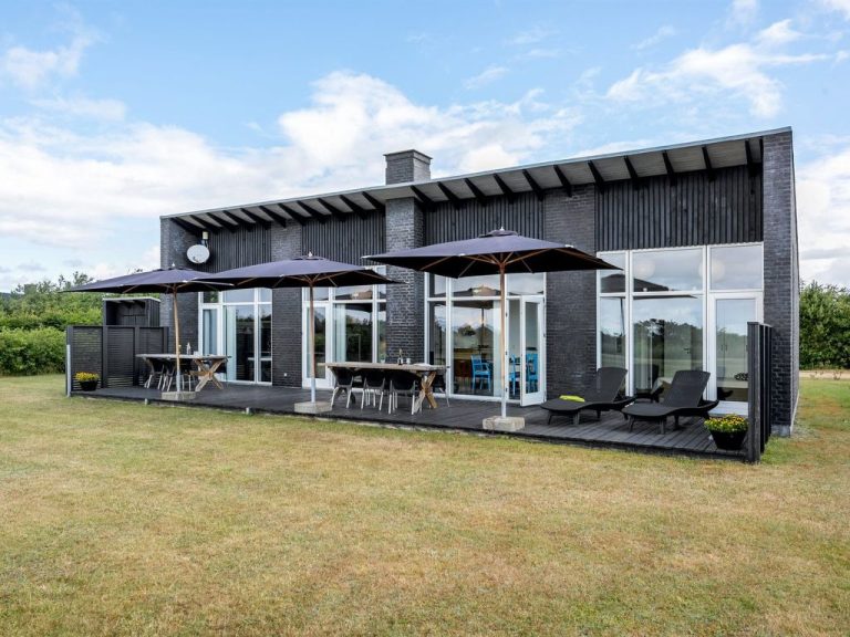 "Righer" - 600m to the inlet | Boeken bij Flickmyhouse