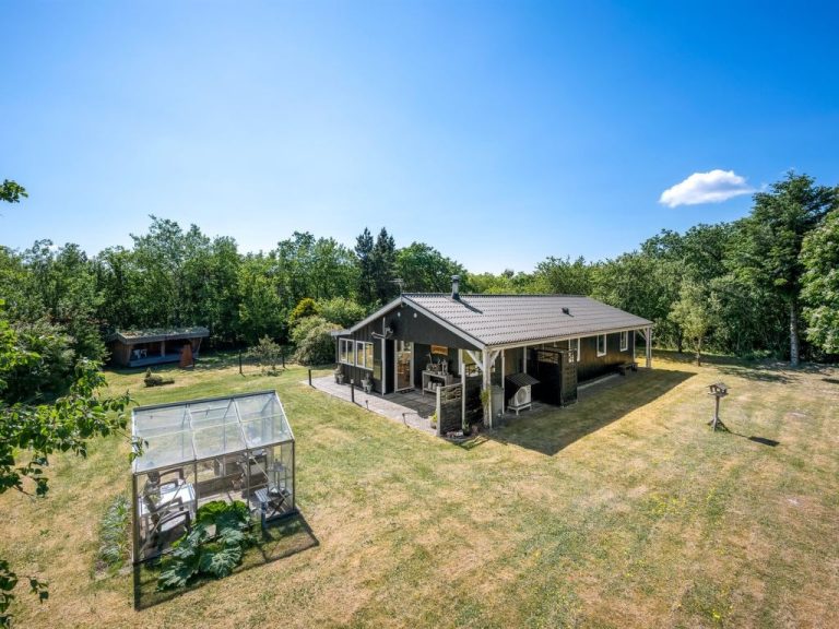 "Sebine" - 400m to the inlet | Boeken bij Flickmyhouse