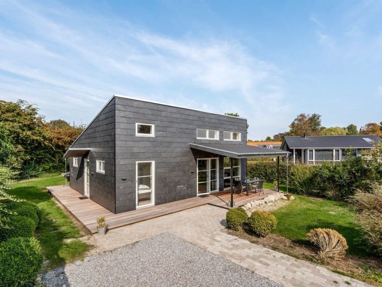 "Ilkka" - 175m from the sea | Boeken bij Flickmyhouse