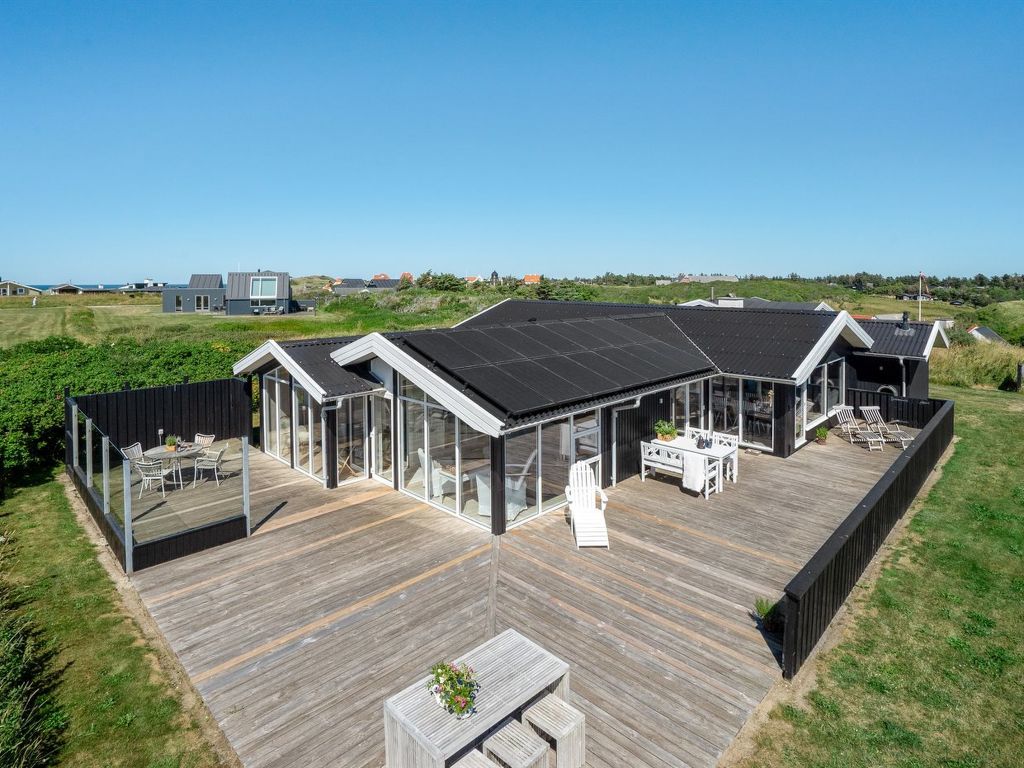 "Aella" - 150m from the sea | Boeken bij Flickmyhouse