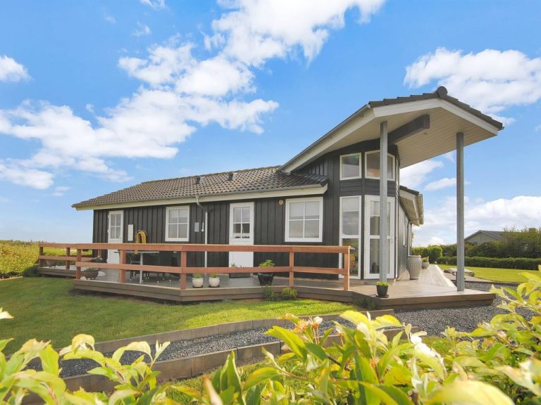 "Eberta" - 200m to the inlet | Boeken bij Flickmyhouse