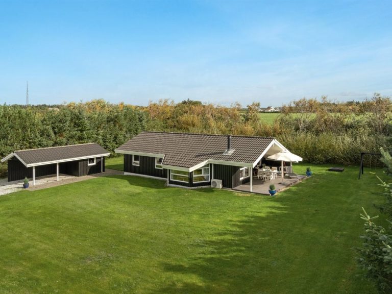 "Vilmar" - 1.2km from the sea | Boeken bij Flickmyhouse