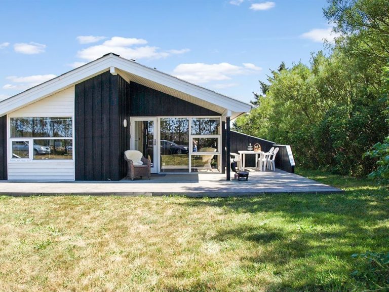 "Tia" - 900m from the sea | Boeken bij Flickmyhouse