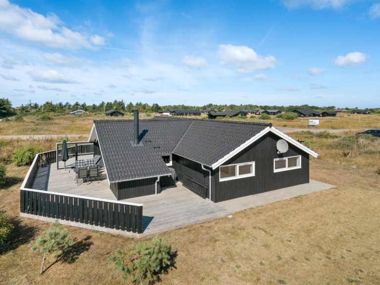 "Aria" - 1.2km from the sea | Boeken bij Flickmyhouse