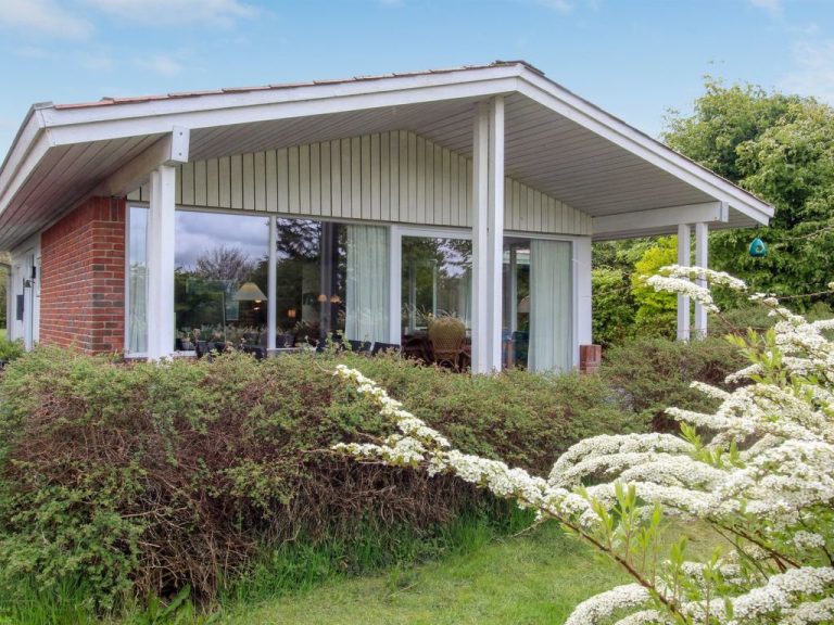 "Ioar" - 200m to the inlet | Boeken bij Flickmyhouse