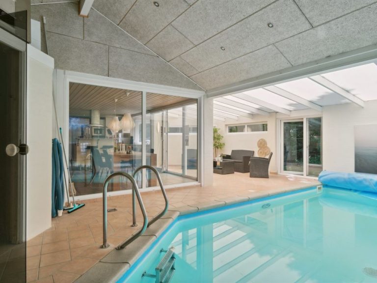 "Aud" - 300m from the sea | Boeken bij Flickmyhouse