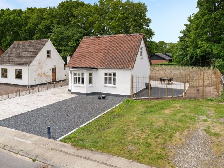 "Neno" - 2.2km from the sea | Boeken bij Flickmyhouse