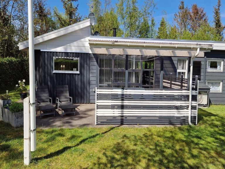 "Guthrik" - 900m from the sea | Boeken bij Flickmyhouse