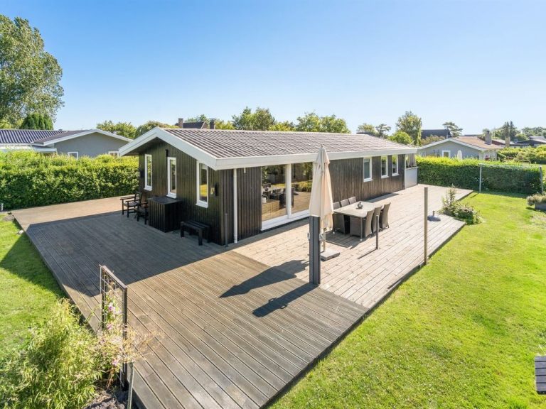 "Pentti" - 125m from the sea | Boeken bij Flickmyhouse