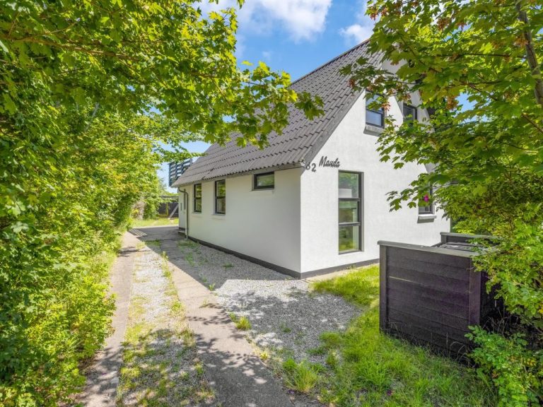 "Janick" - 400m from the sea | Boeken bij Flickmyhouse