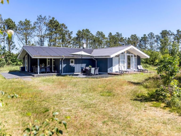 "Ajten" - 150m from the sea | Boeken bij Flickmyhouse