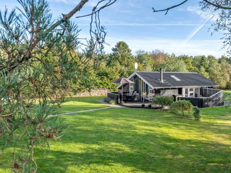 "Peter" - 400m from the sea | Boeken bij Flickmyhouse