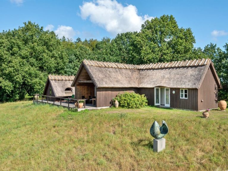 "Elvine" - 2.9km from the sea | Boeken bij Flickmyhouse