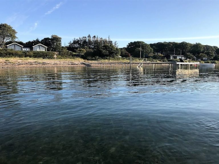 "Lander" - 20m from the sea | Boeken bij Flickmyhouse