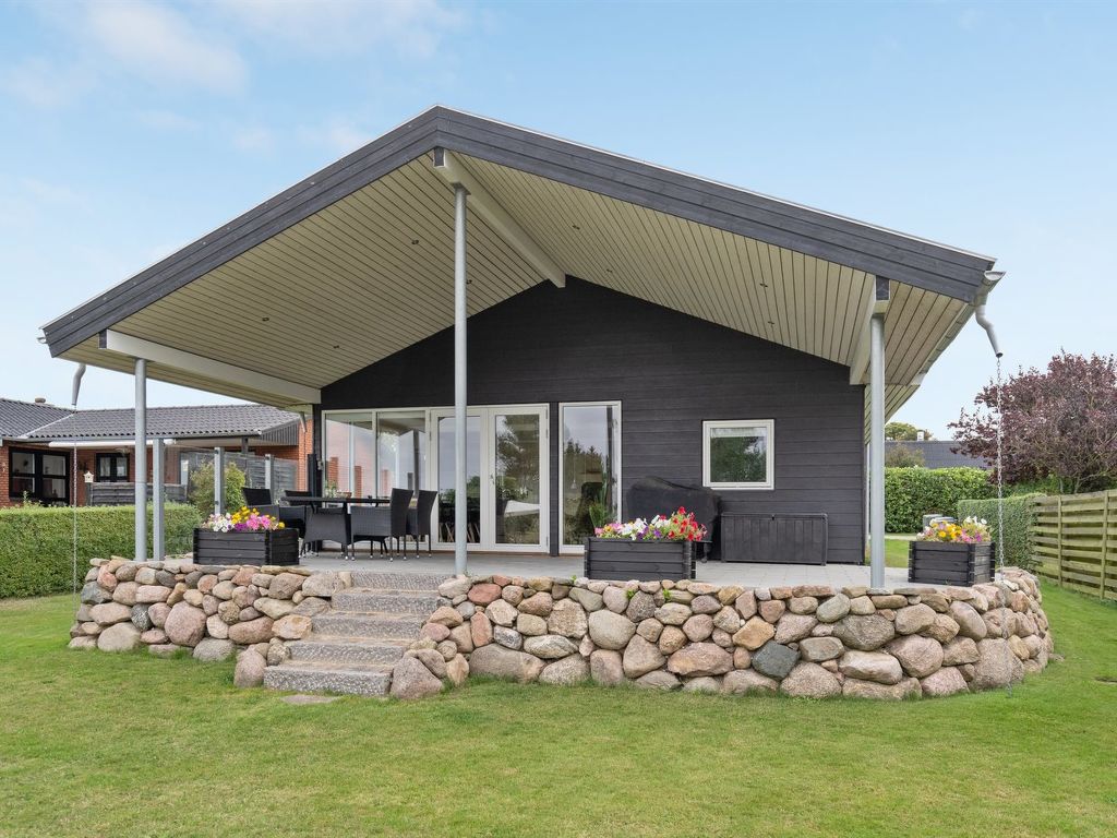 "Loi" - 200m from the sea | Boeken bij Flickmyhouse