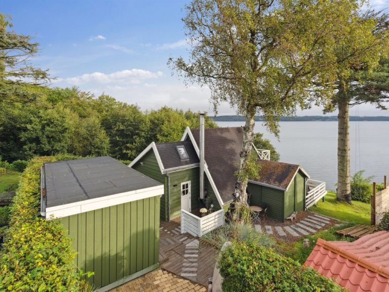 "Fifi" - 10m to the inlet | Boeken bij Flickmyhouse