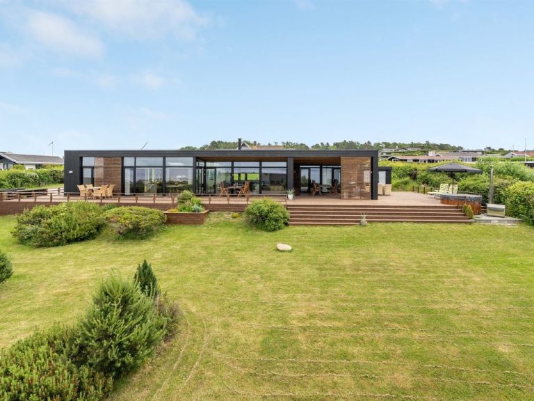 "Mahilo" - 300m from the sea | Boeken bij Flickmyhouse