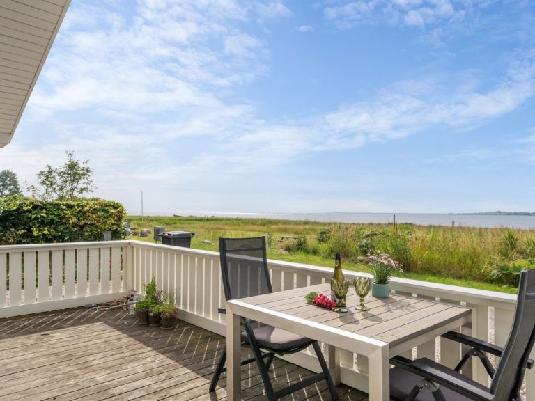 "Liutulf" - 40m from the sea | Boeken bij Flickmyhouse