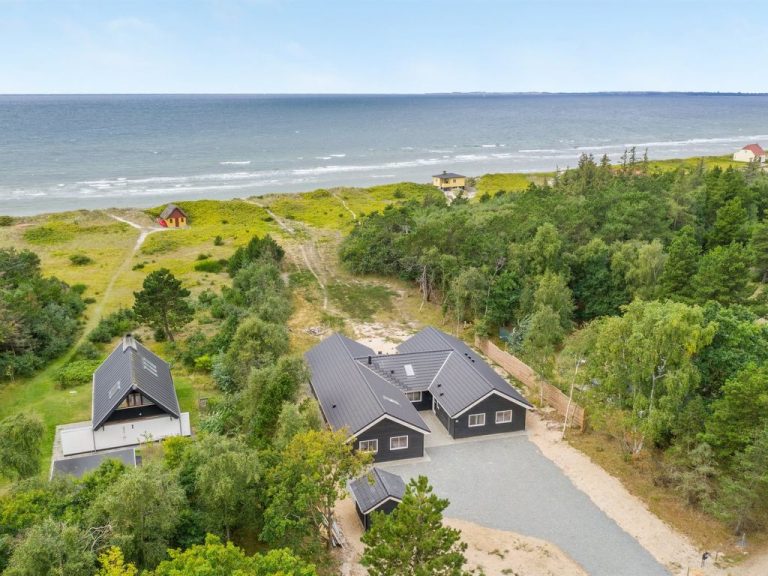 "Jorn" - 75m from the sea | Boeken bij Flickmyhouse