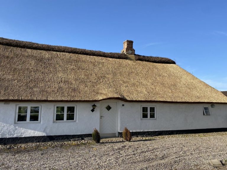 "Aughe" - 25km from the sea | Boeken bij Flickmyhouse