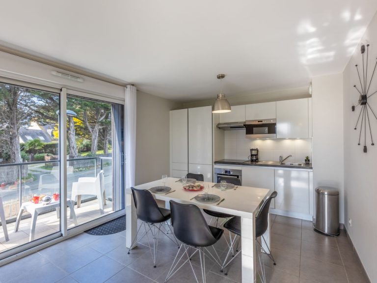 Les Cyprès | Boeken bij Flickmyhouse