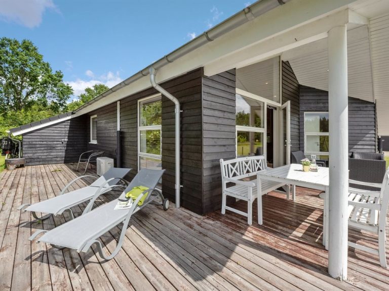 "Estrid" - 30km from the sea | Boeken bij Flickmyhouse