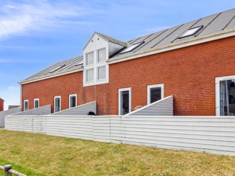 "Rebus" - 2.3km from the sea | Boeken bij Flickmyhouse