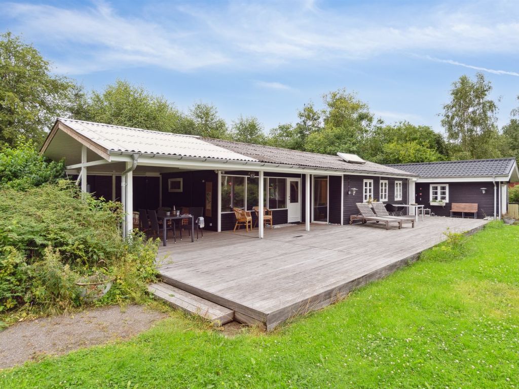 "Gunlög" - 1.3km from the sea | Boeken bij Flickmyhouse